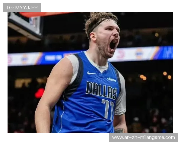 东契奇篮下扛着对抗硬打成功，独行侠打出血性