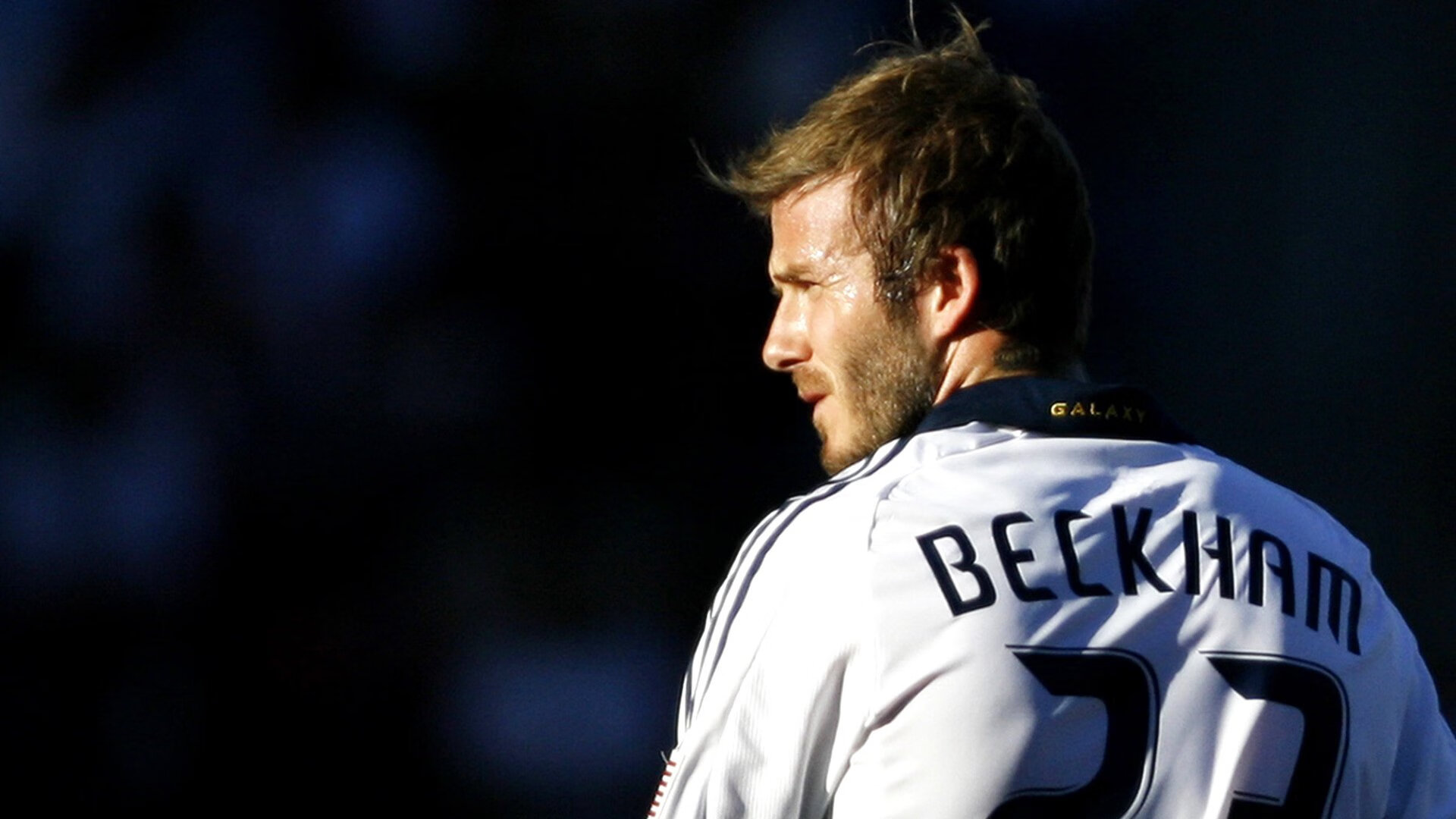 全国公路自行车锦标赛山地赛段 大组冲刺上演低位超车